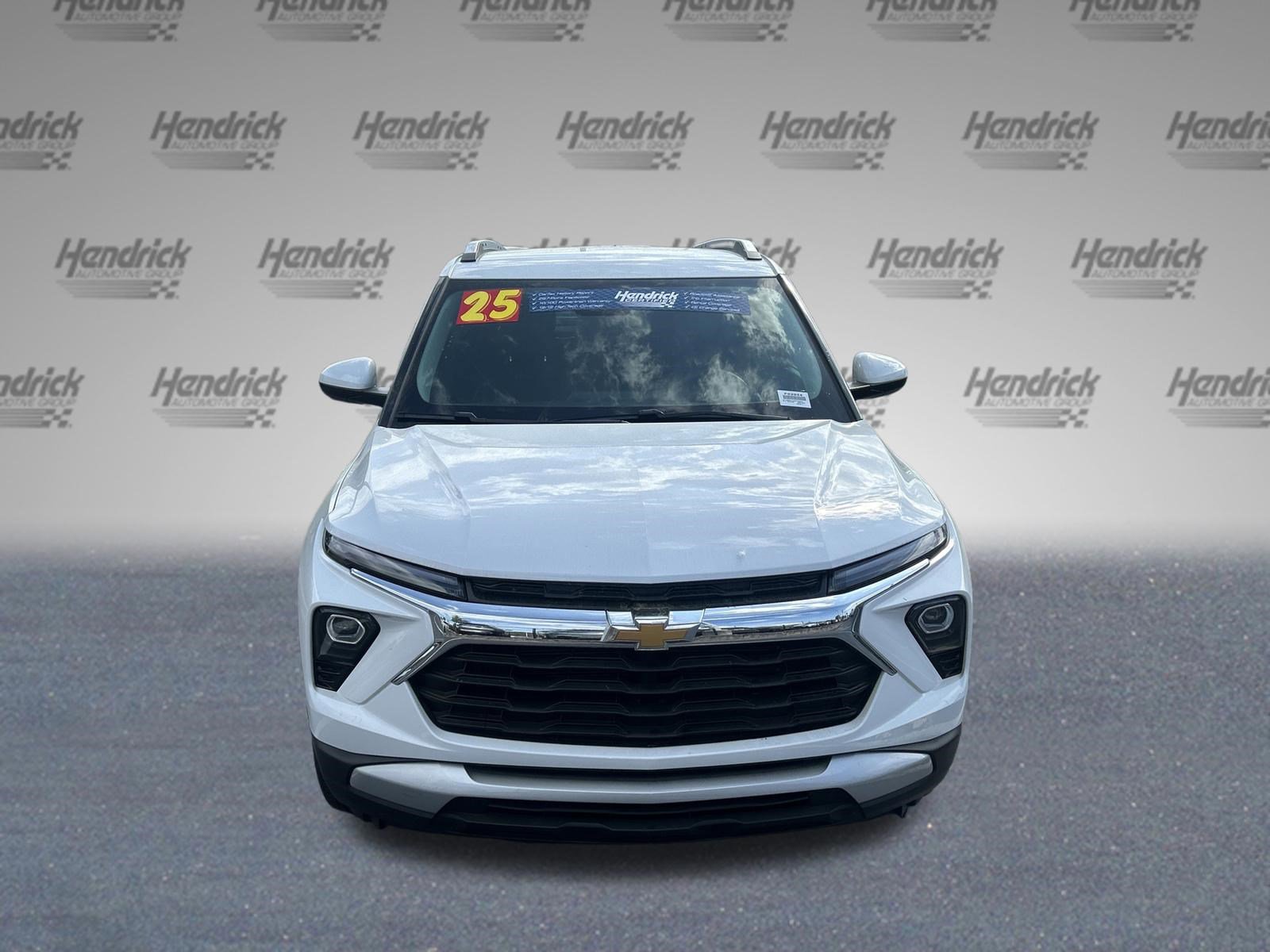 Used 2025 Chevrolet TrailBlazer LT AWD/4WD image 3
