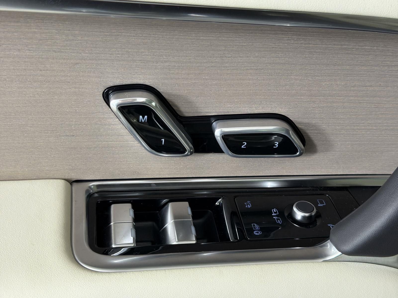 New 2026 Land Rover Range Rover SE image 24