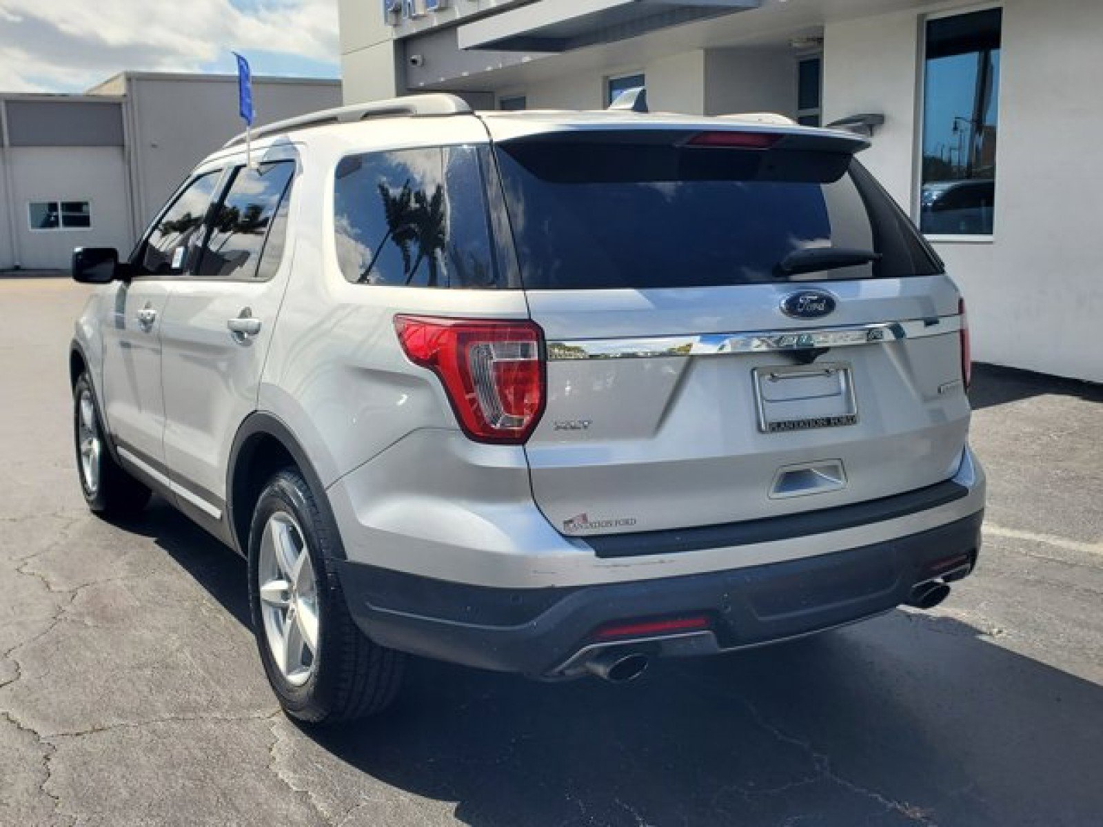 Certified 2018 Ford Explorer XLT image 5