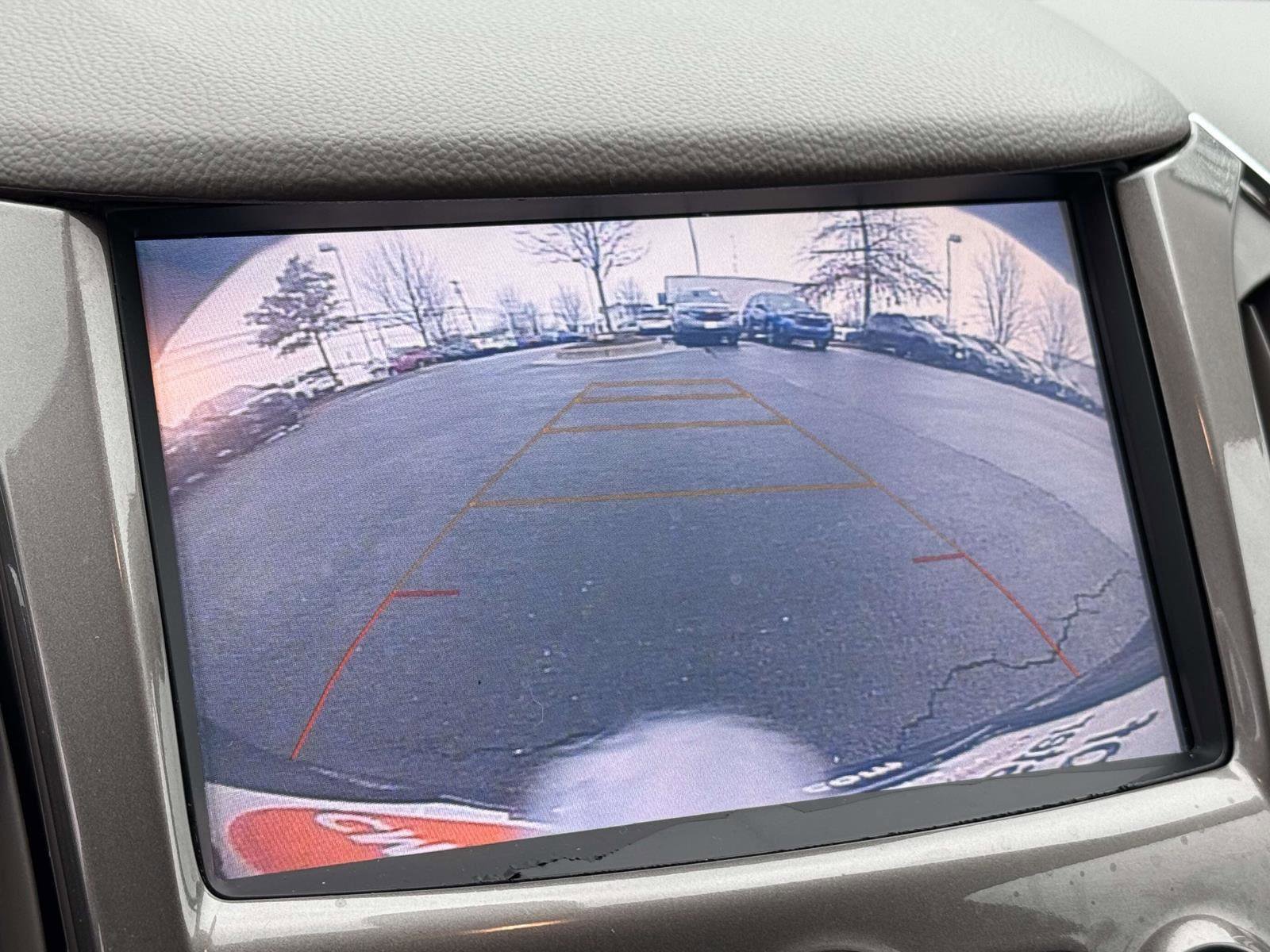 Used 2018 Chevrolet Cruze LT w/ Sun And Sound Package image 17