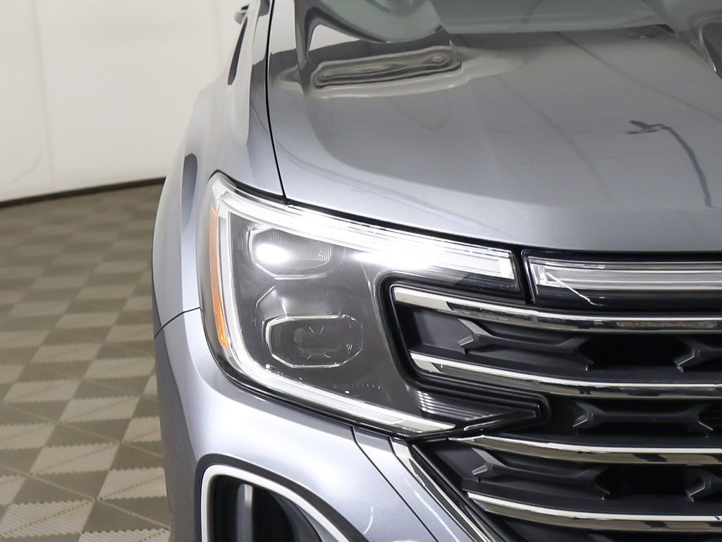 Used 2025 Volkswagen Atlas SE image 14