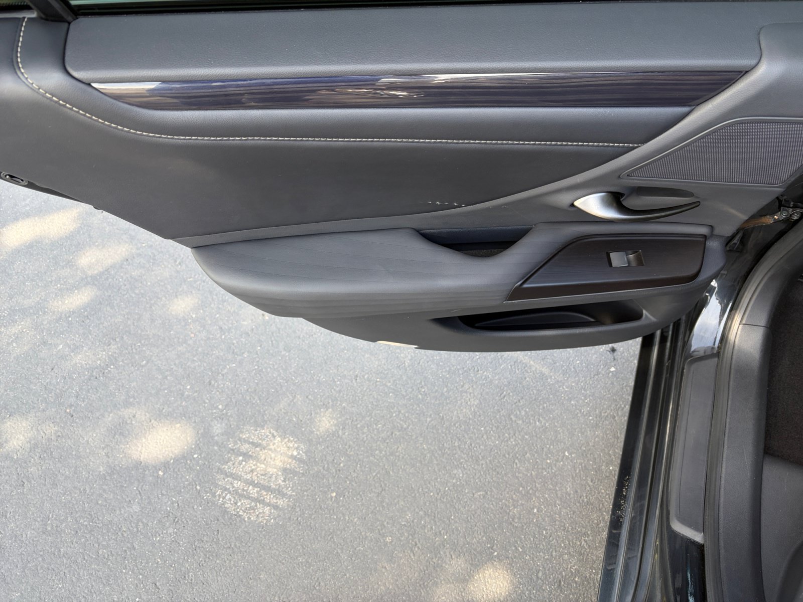 Used 2019 Lexus ES 300h w/ Accessory Package 2 FWD image 25