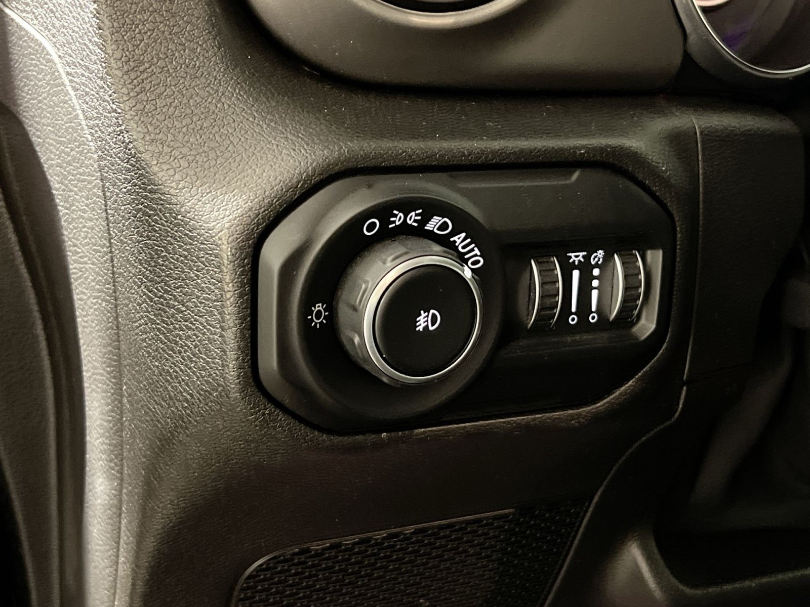 Used 2019 Jeep Wrangler Sport AWD/4WD image 30