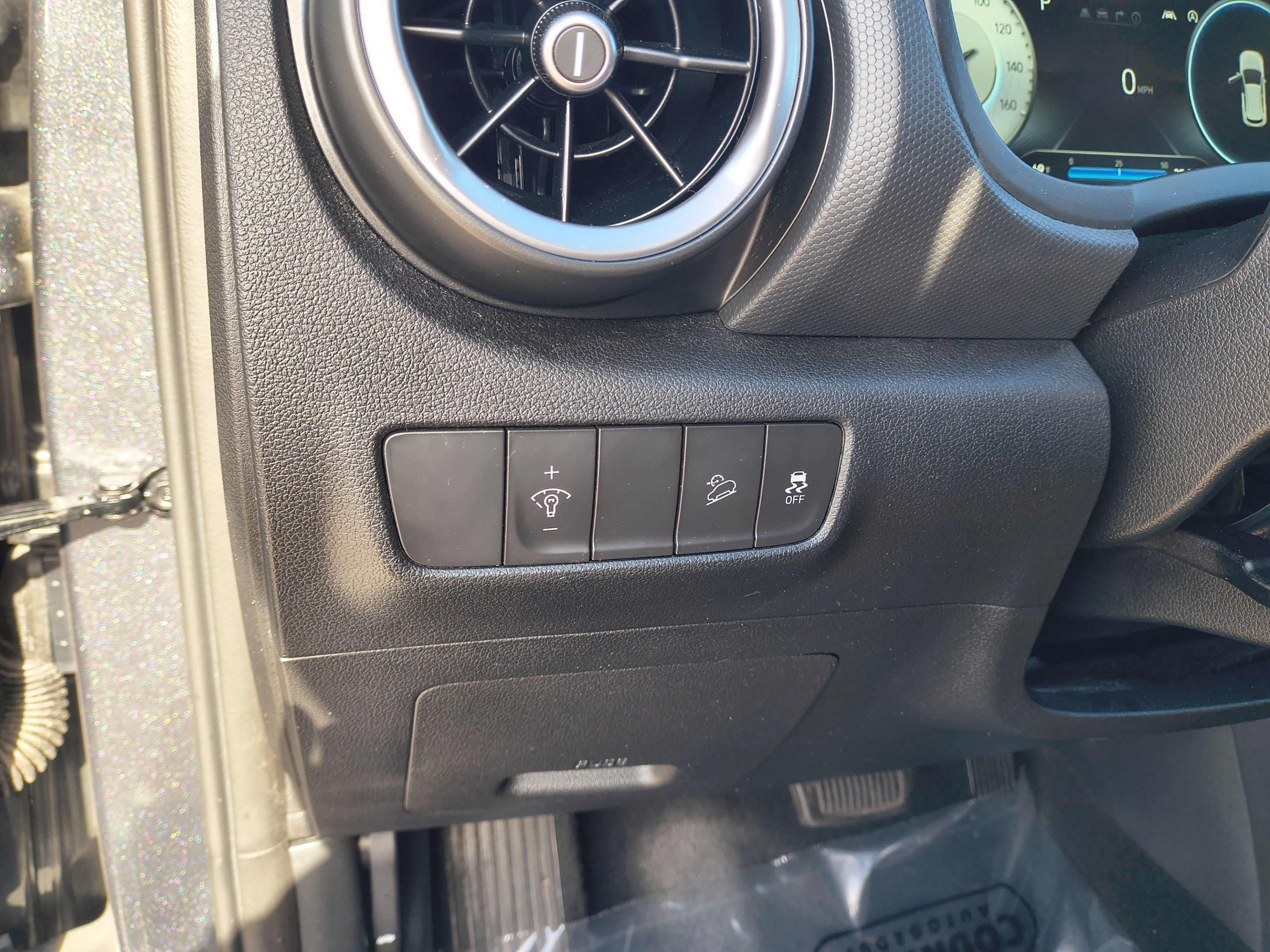 Certified 2022 Hyundai Kona Limited FWD image 26