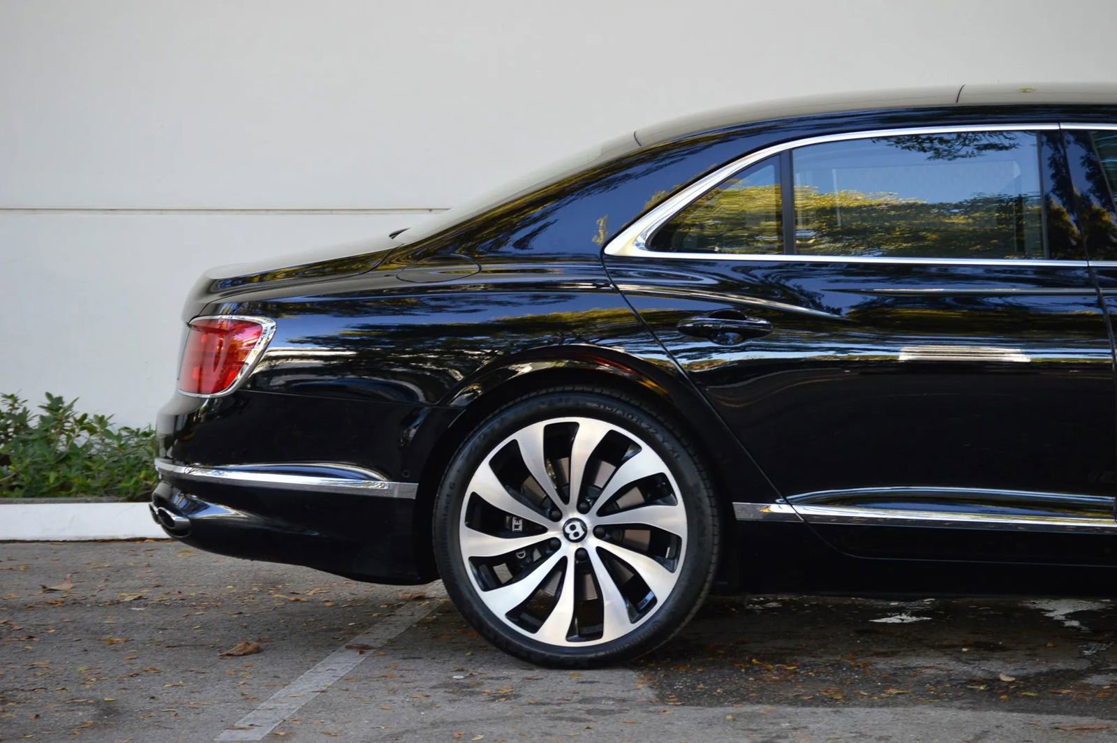 Used 2022 Bentley Flying Spur V8 image 17