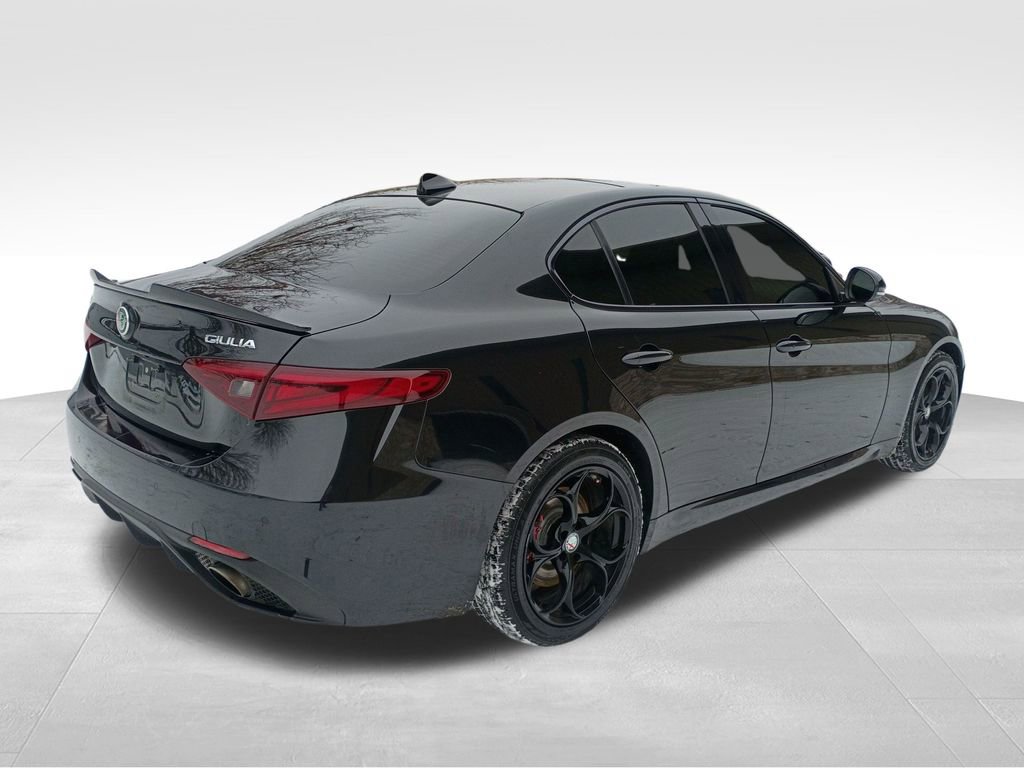 Used 2017 Alfa Romeo Giulia AWD image 5