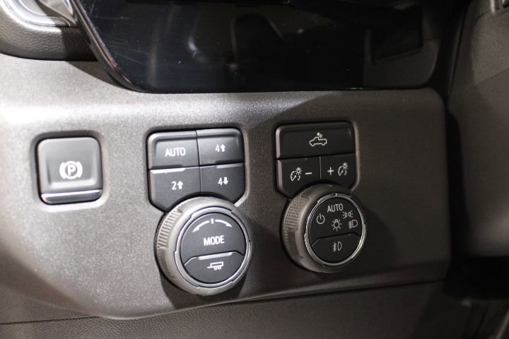 Used 2025 Chevrolet Silverado 1500 LT Trail Boss w/ Convenience Package II AWD/4WD image 28