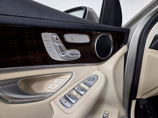 Used 2019 Mercedes-Benz GLC 300 4MATIC image 21