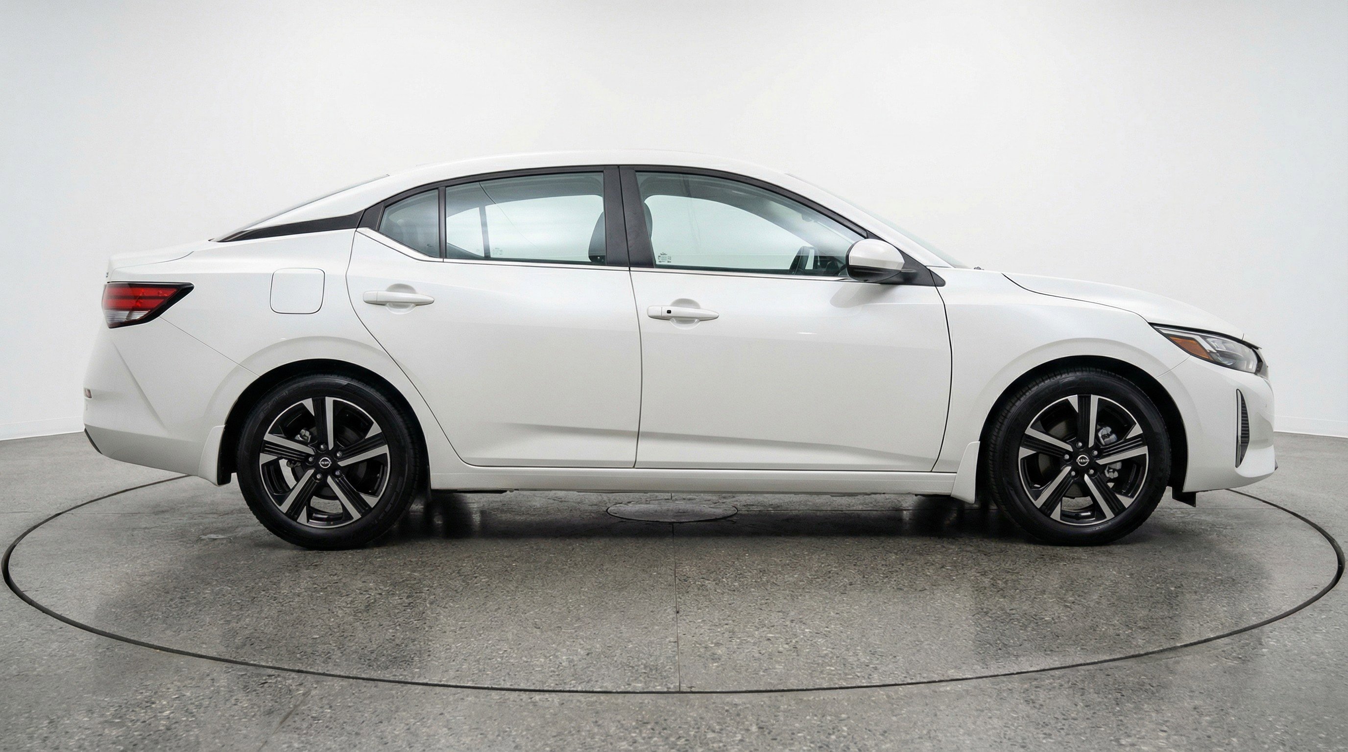 Used 2025 Nissan Sentra SV FWD image 11