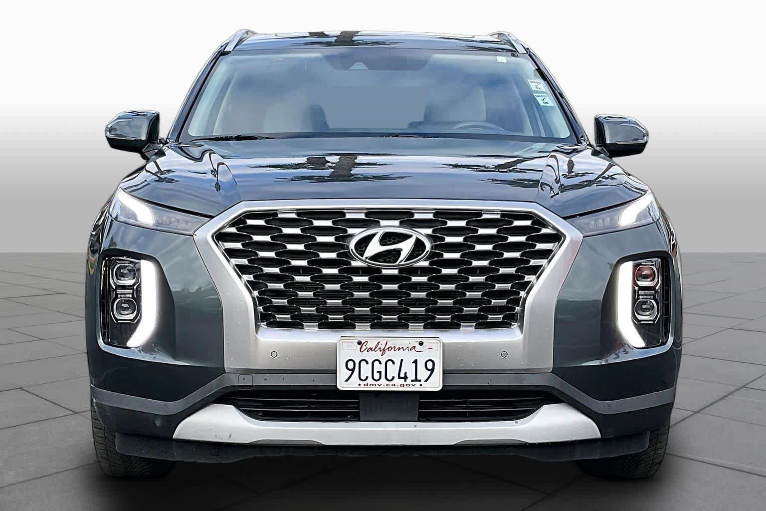 Used 2022 Hyundai Palisade SEL w/ Premium Package FWD image 3