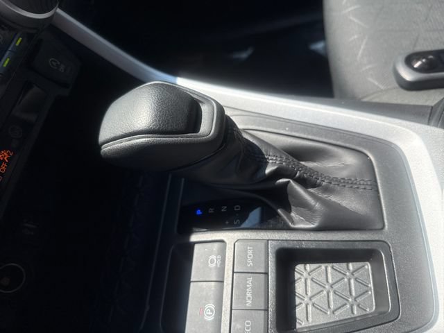 Used 2025 Toyota RAV4 XLE FWD image 18