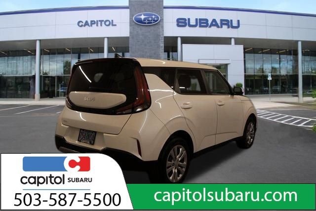 Used 2023 Kia Soul LX image 3