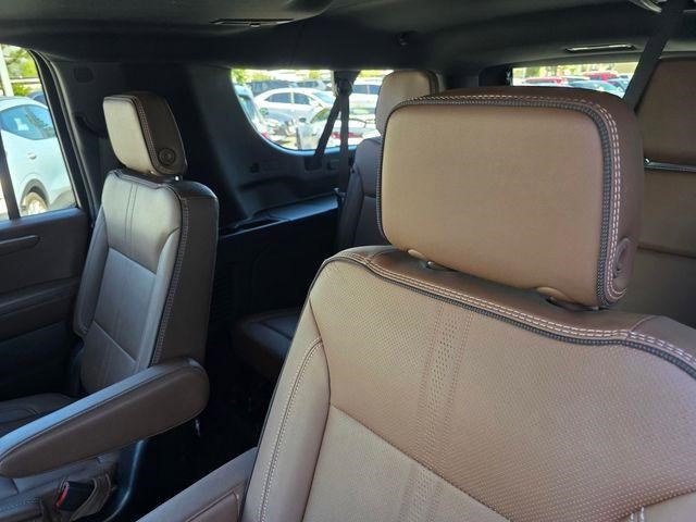 Certified 2025 Chevrolet Suburban High Country image 27