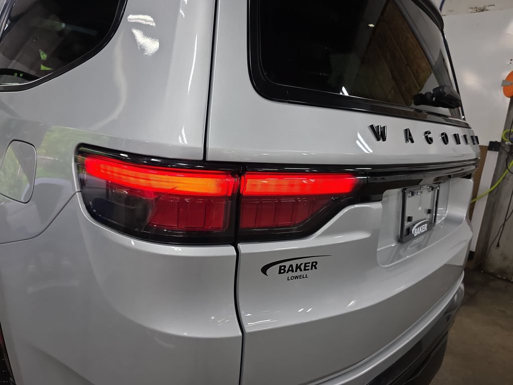 Used 2024 Jeep Wagoneer Series II AWD/4WD image 33