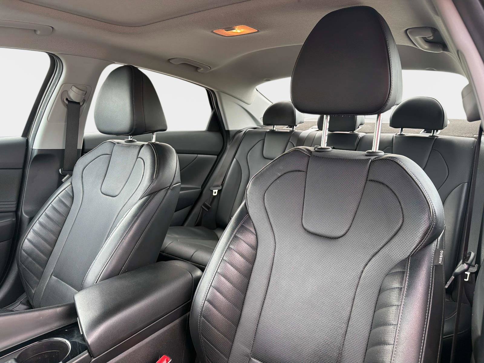 Used 2023 Hyundai Elantra Limited image 19