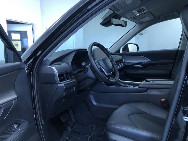 Used 2025 Toyota Grand Highlander AWD image 12