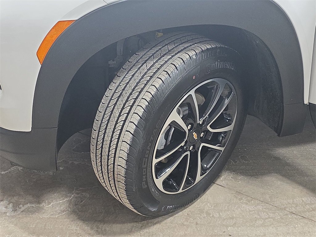 Certified 2025 Chevrolet TrailBlazer LT w/ Driver Confidence Package image 30