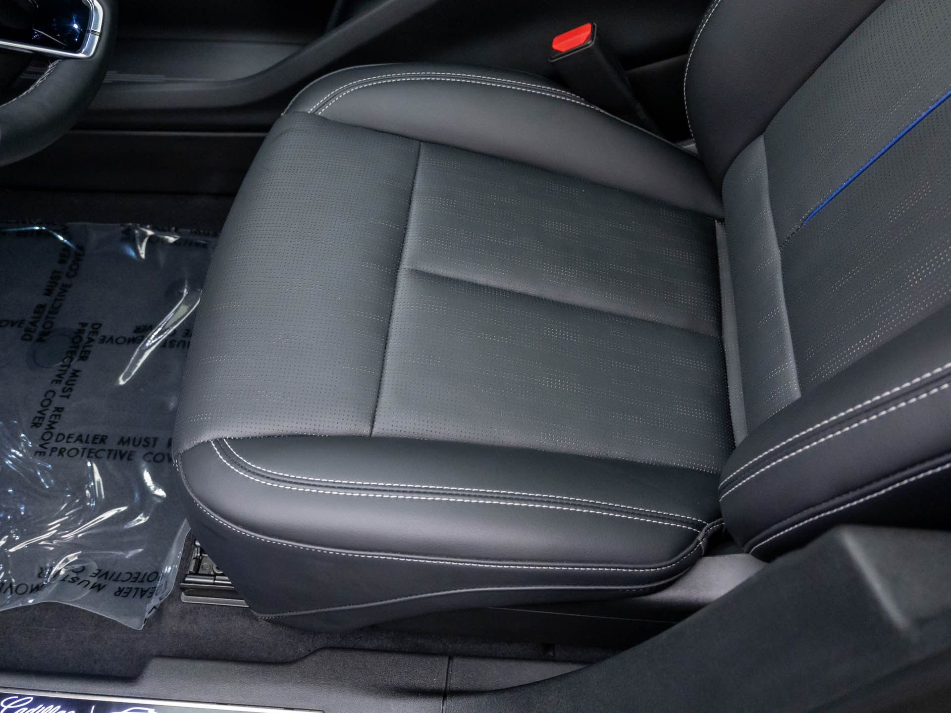 Certified 2025 Cadillac Lyriq Luxury w/ LPO, Floor Liner Package AWD/4WD image 18