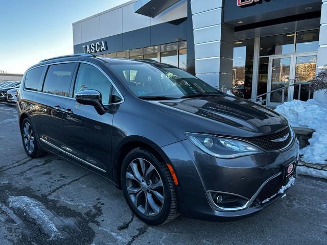 Used 2020 Chrysler Pacifica Limited w/ Tire & Wheel Group