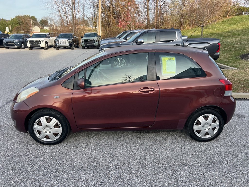 Used 2010 Toyota Yaris 2-Door Hatchback image 7