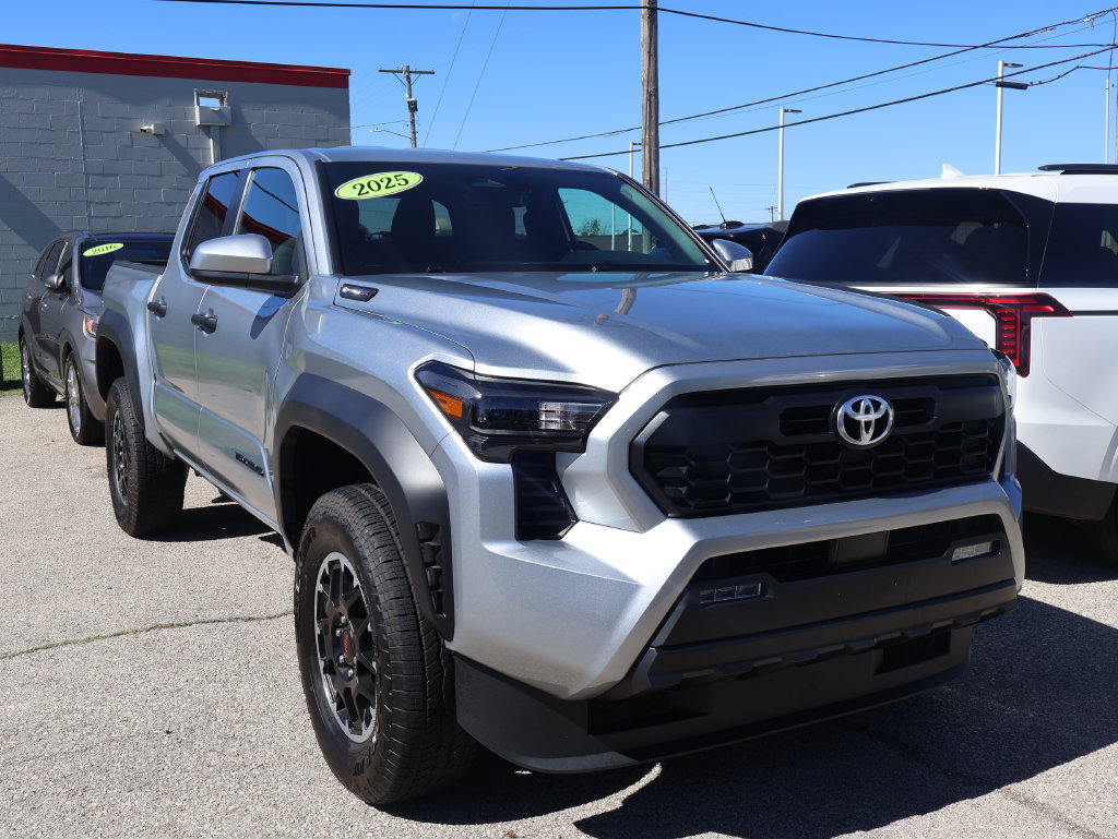 Used 2025 Toyota Tacoma TRD Off-Road AWD/4WD image 7
