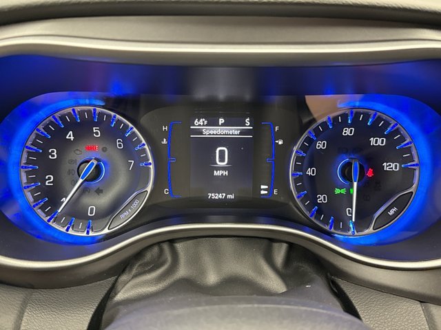 Used 2020 Chrysler Pacifica Touring FWD image 13