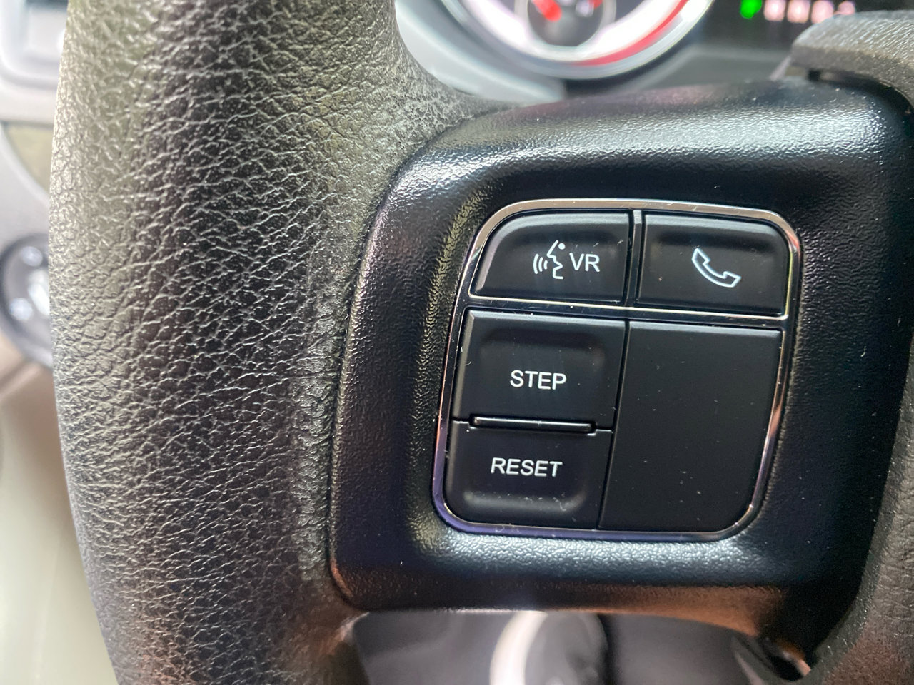 Used 2019 Dodge Grand Caravan SE w/ UConnect Hands-Free Group image 14