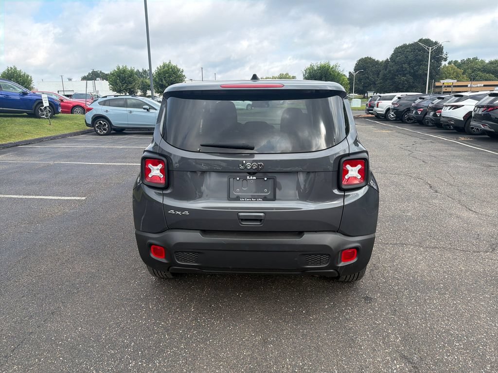Used 2023 Jeep Renegade Latitude AWD/4WD image 4