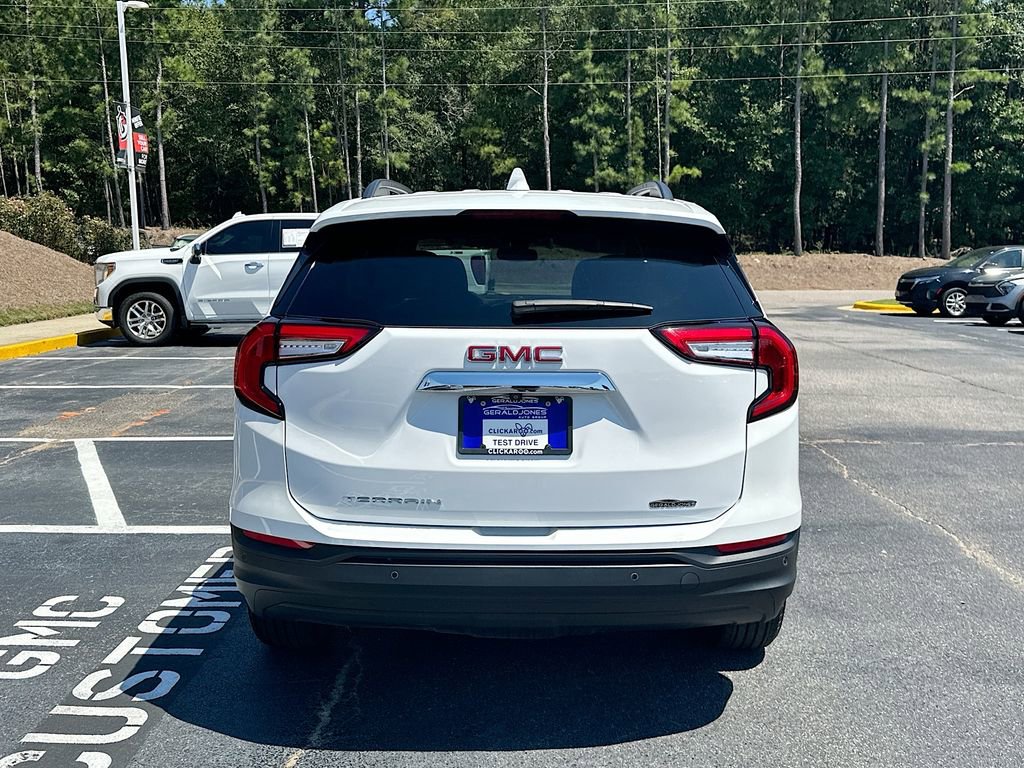 New 2024 GMC Terrain SLE w/ Driver Convenience Package FWD image 15