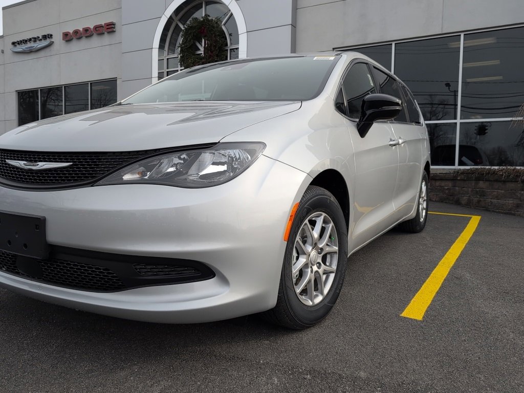 New 2026 Chrysler Voyager LX image 7