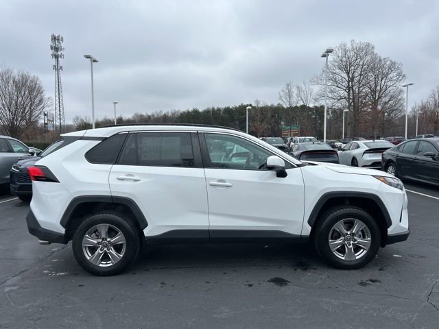 Used 2022 Toyota RAV4 XLE w/ Convenience Package image 4