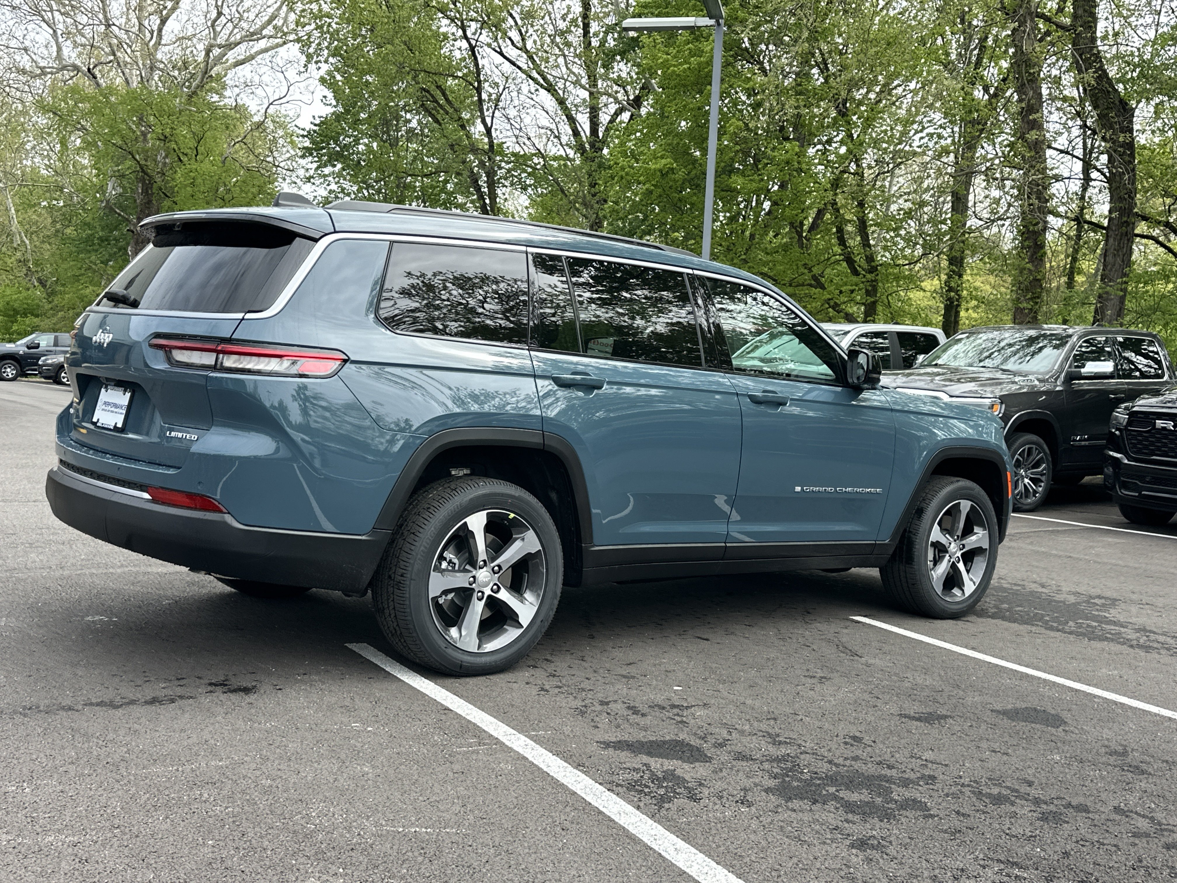 New 2026 Jeep Grand Cherokee L Limited w/ Luxury Tech Group II AWD/4WD image 17