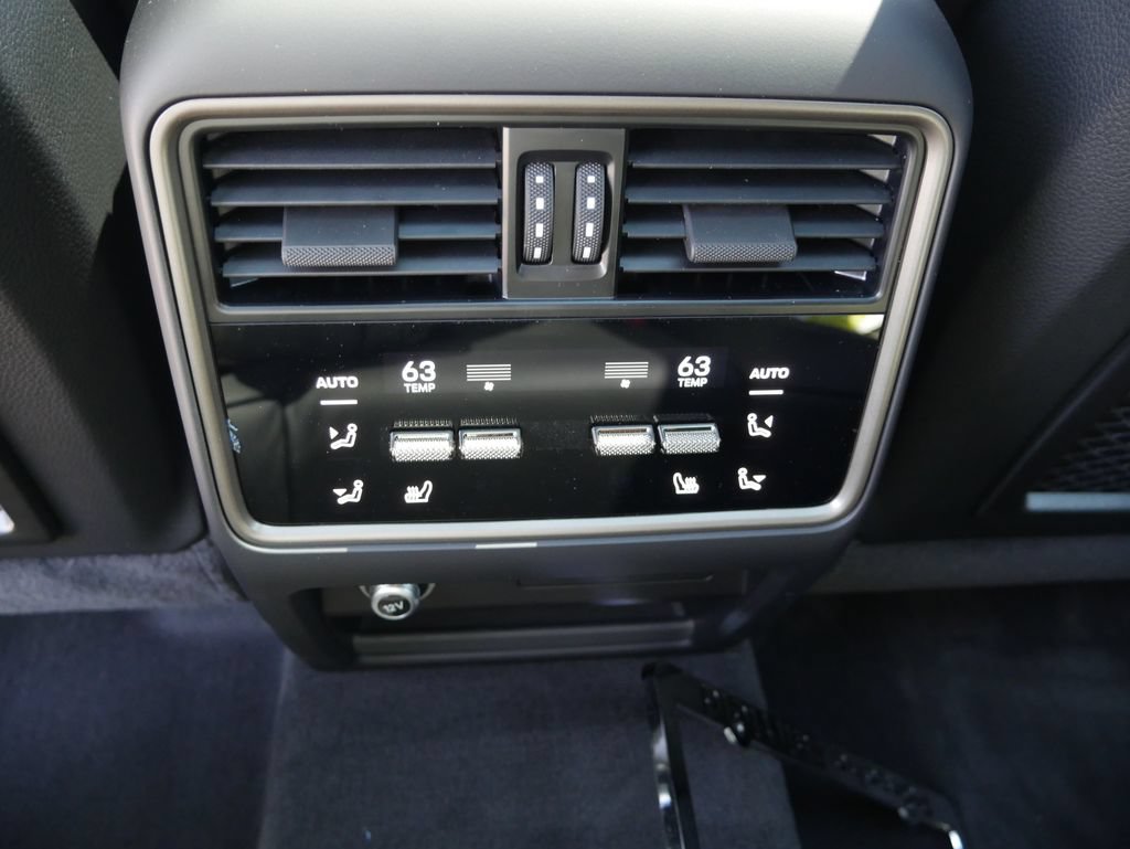 New 2026 Porsche Cayenne Turbo AWD/4WD image 30