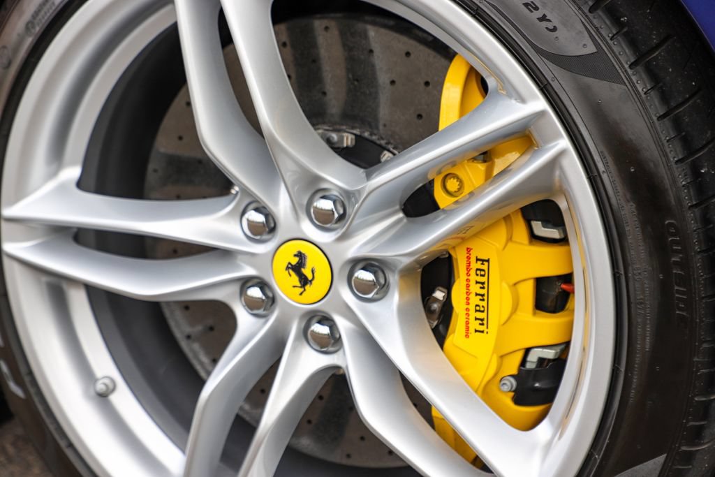Used 2021 Ferrari 812 GTS RWD image 19