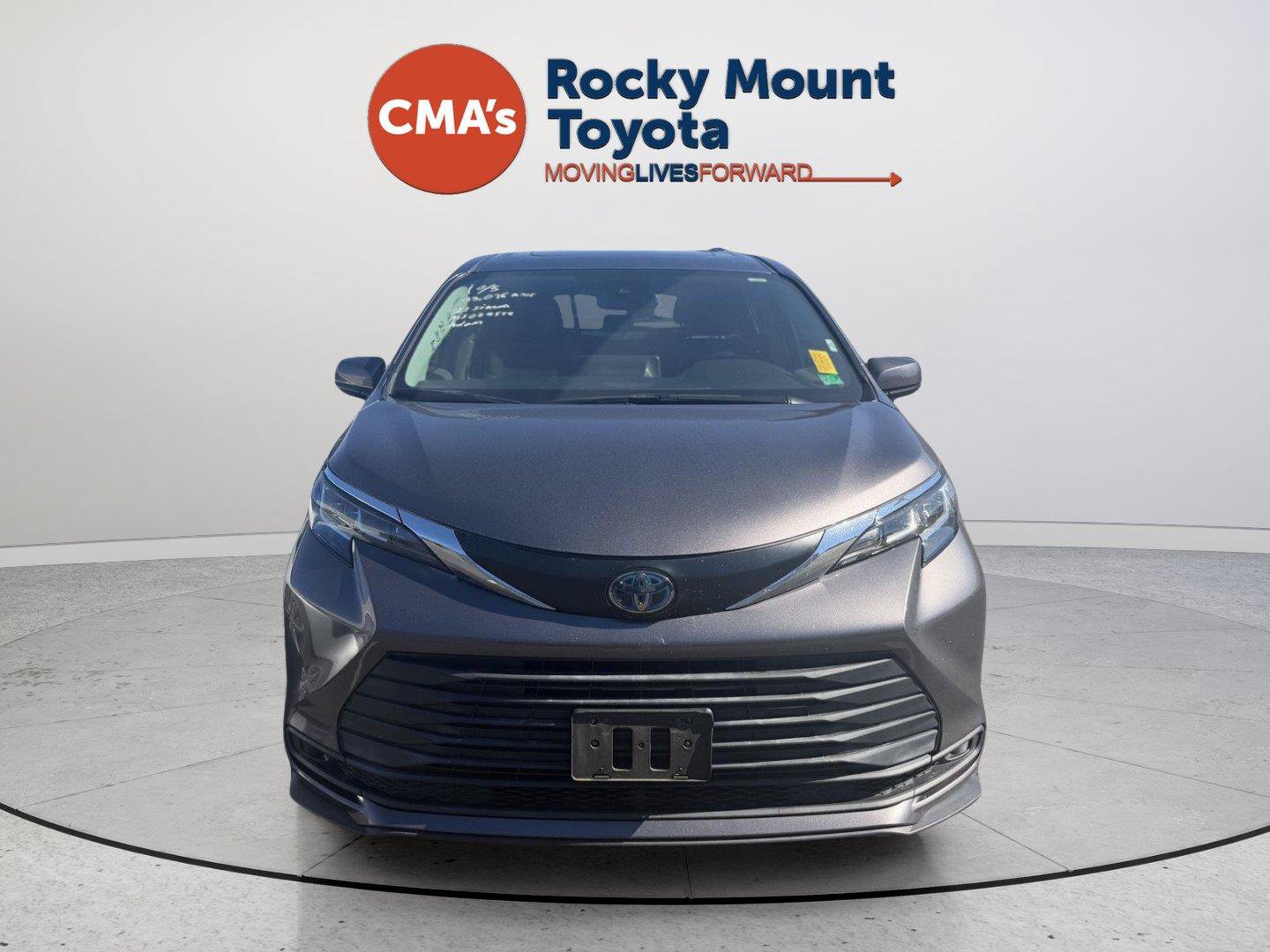 Used 2021 Toyota Sienna LE w/ LE Plus Package AWD/4WD image 2