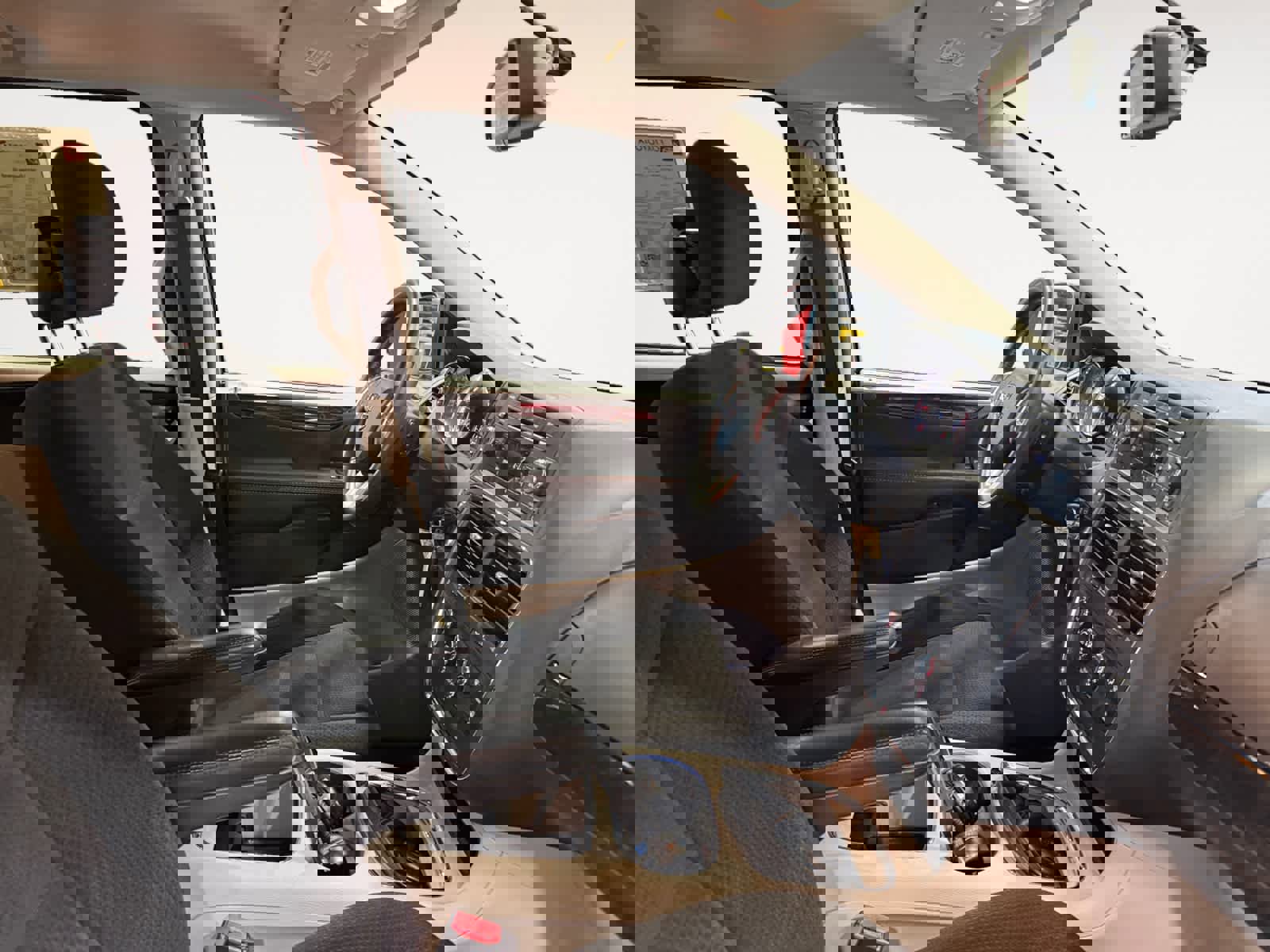 Used 2015 Dodge Grand Caravan SXT w/ UConnect Hands-Free Group image 16