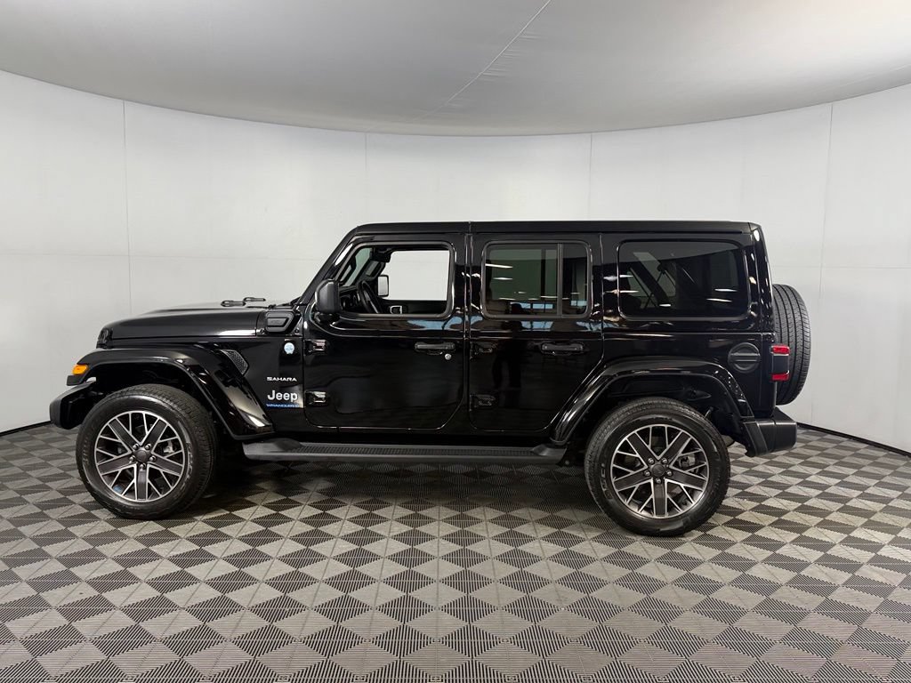 Used 2023 Jeep Wrangler Unlimited Sahara w/ Cold Weather Group AWD/4WD image 11
