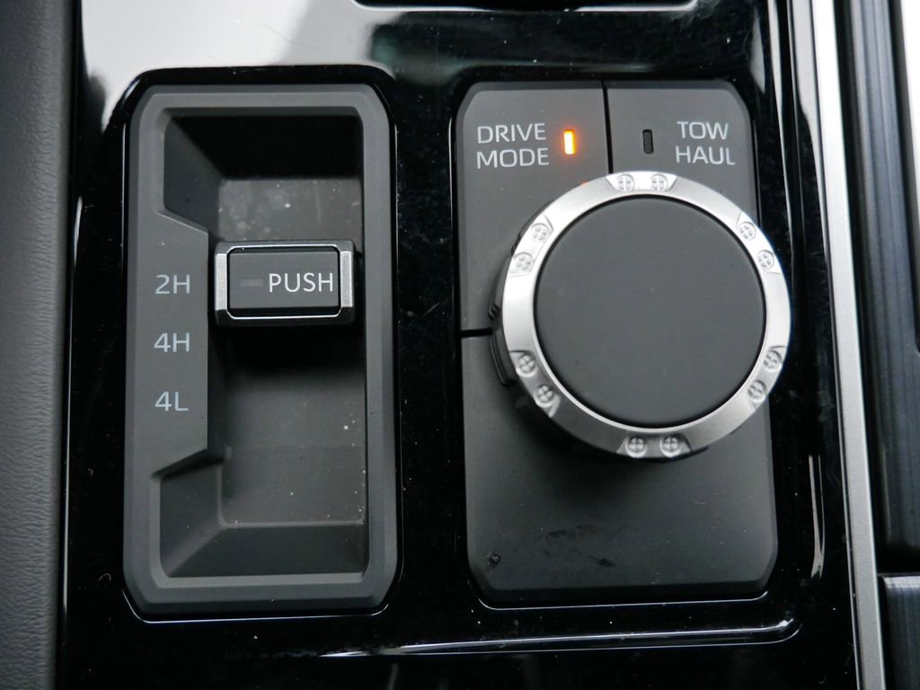 Used 2025 Toyota Sequoia Platinum AWD/4WD image 21