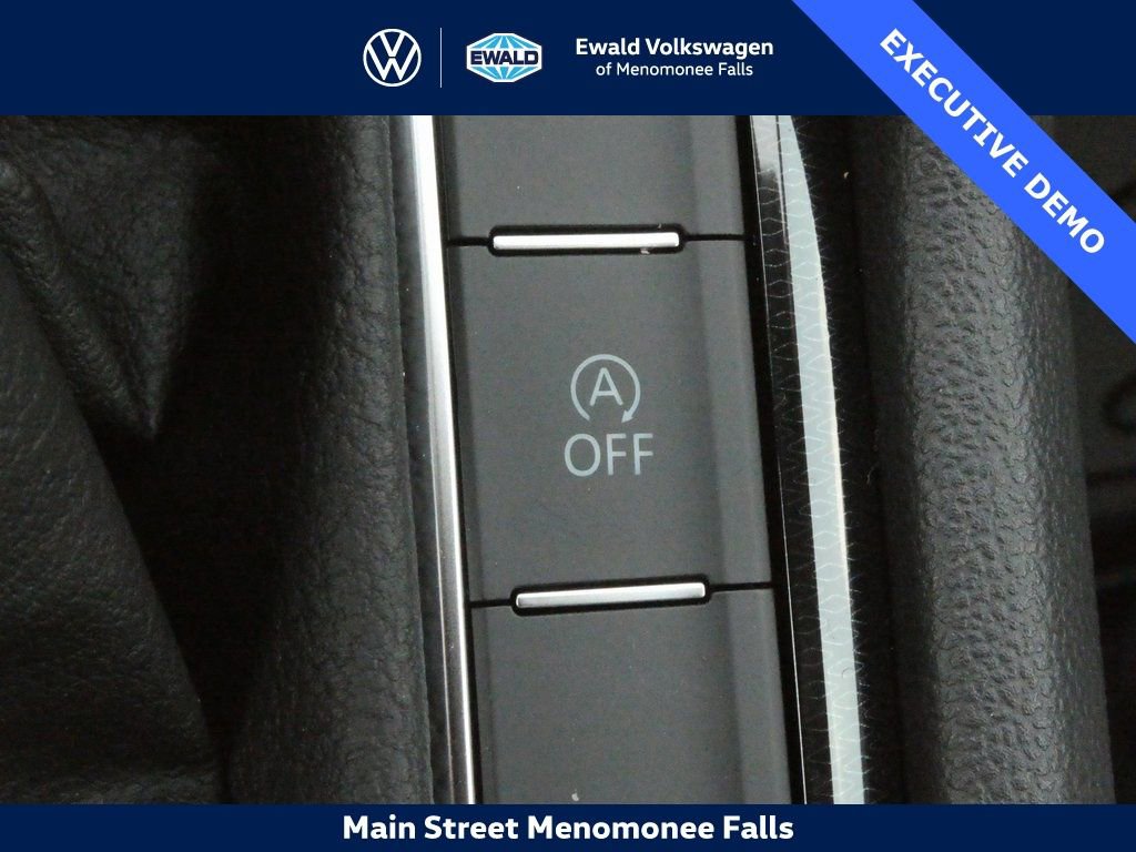 Certified 2025 Volkswagen Taos SE image 15