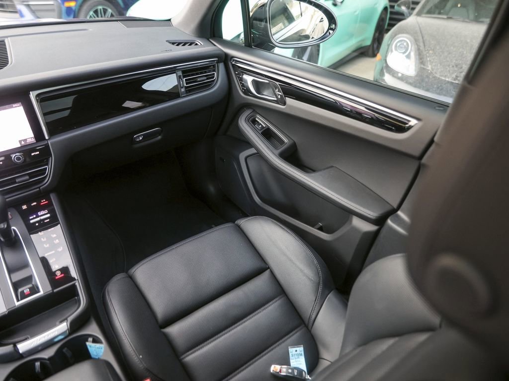 Certified 2025 Porsche Macan image 36