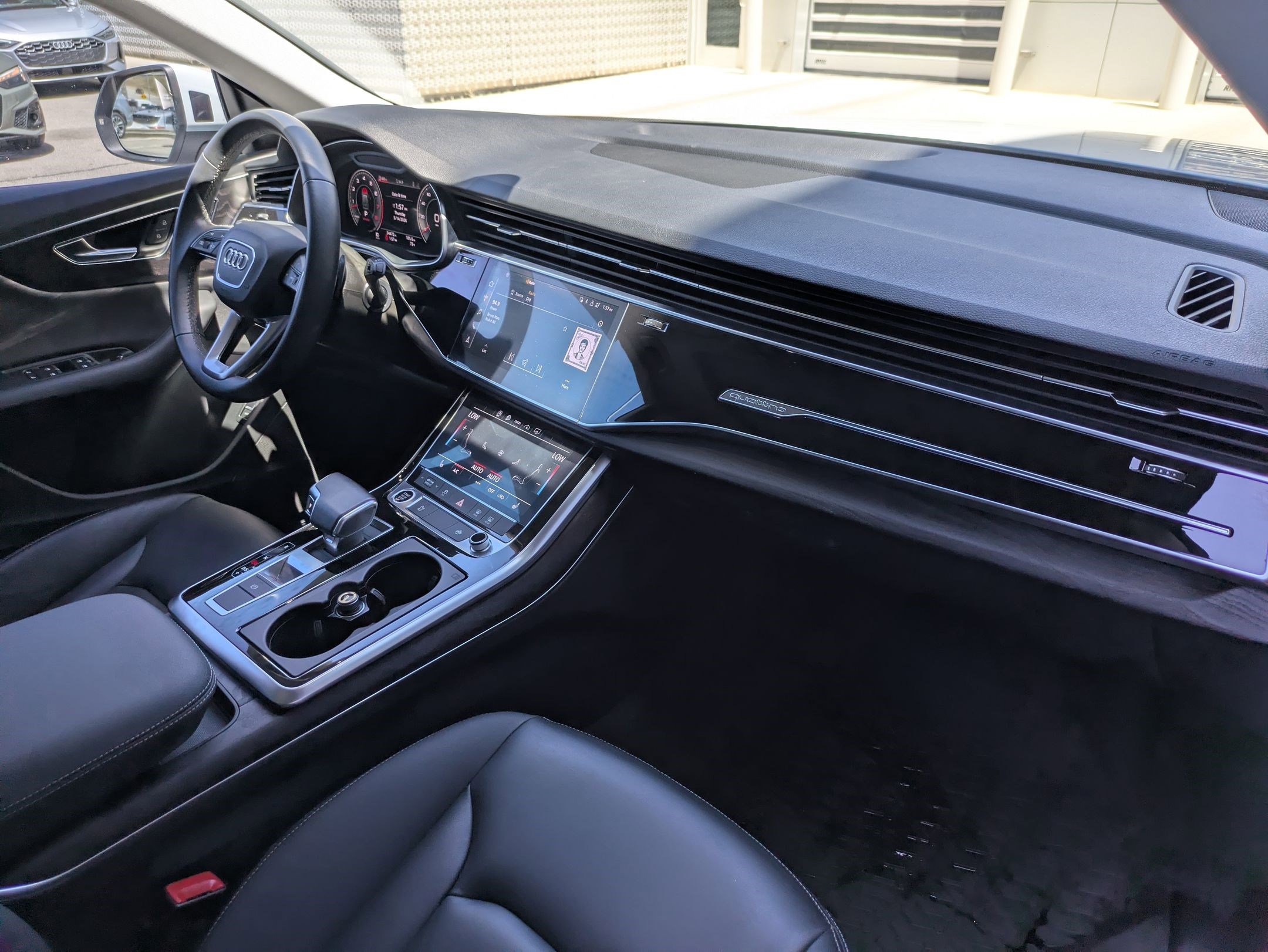 Used 2022 Audi Q8 Premium w/ Convenience Package AWD/4WD image 29
