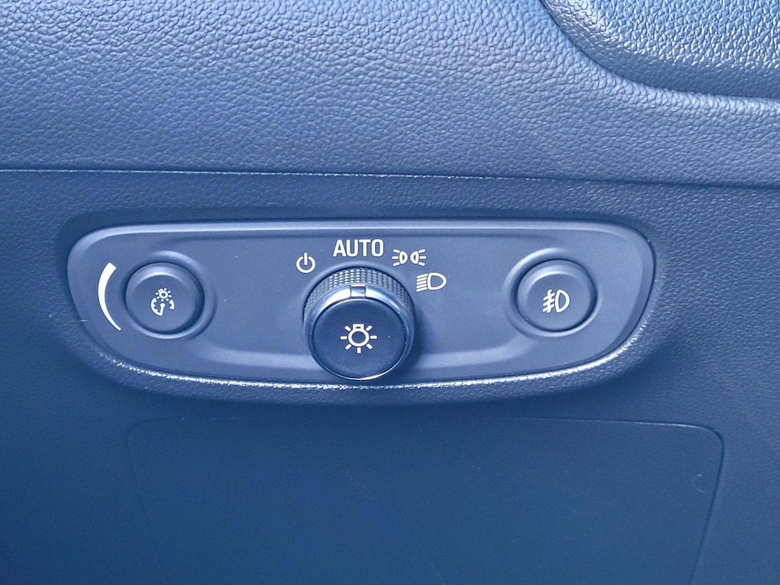 Used 2022 Buick Encore GX Preferred w/ Sport Touring Package FWD image 32