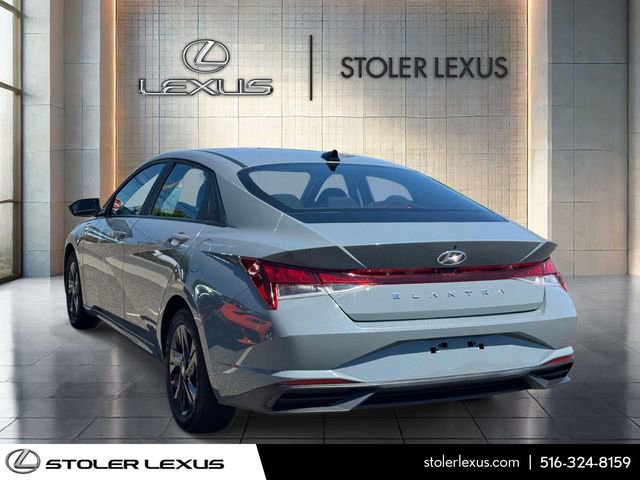 Used 2023 Hyundai Elantra SEL w/ Preferred Accessory Package FWD image 10