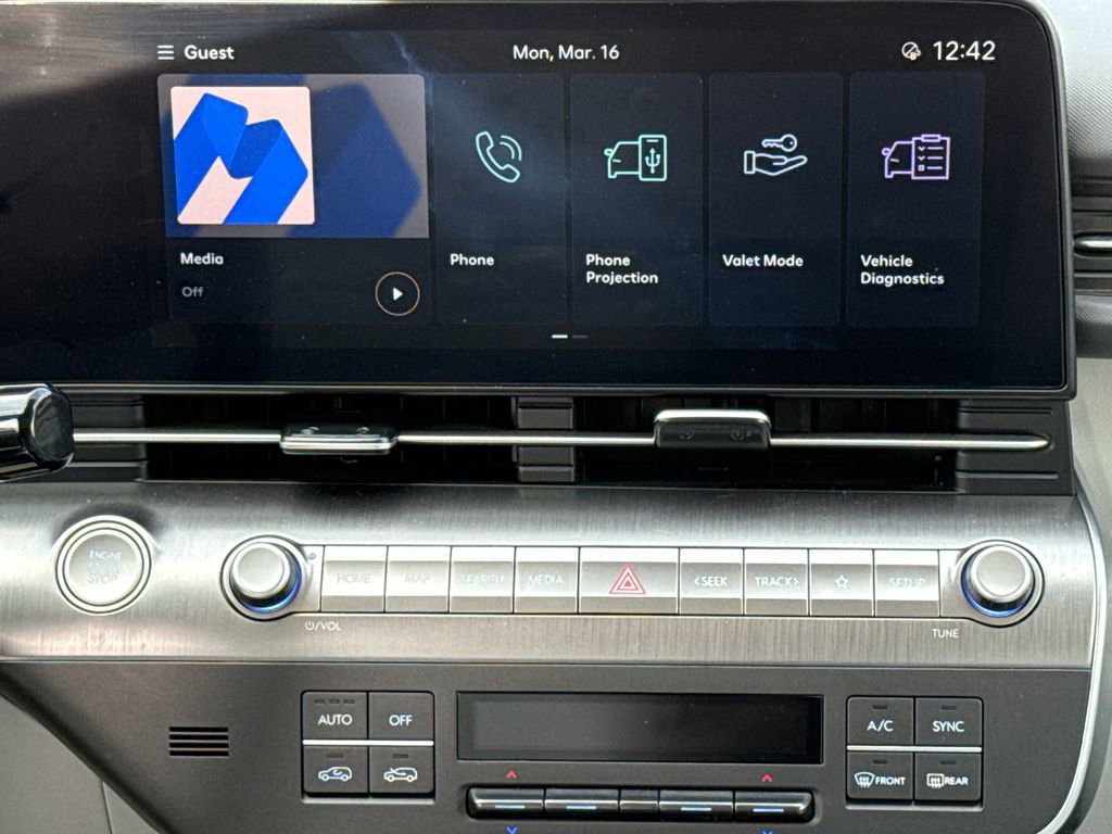 Used 2025 Hyundai Kona SEL image 11