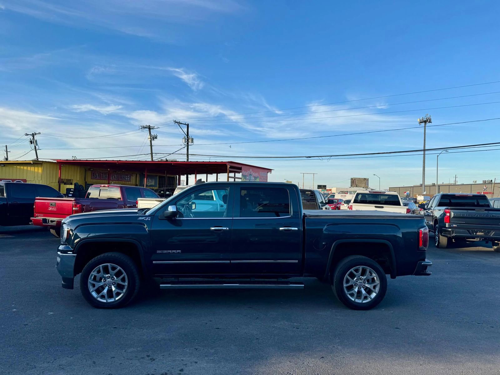 Used 2018 GMC Sierra 1500 SLT AWD/4WD image 12