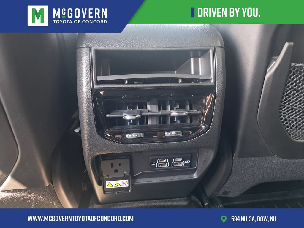Used 2025 Jeep Grand Cherokee Altitude AWD/4WD image 22