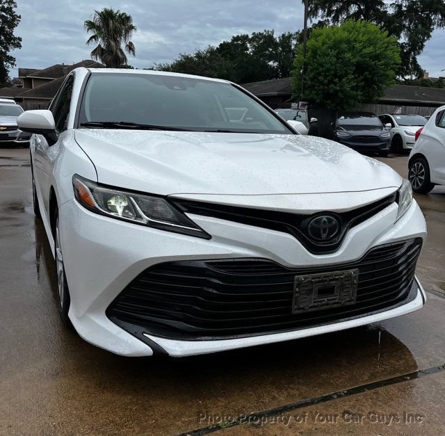 Used 2020 Toyota Camry LE FWD image 3