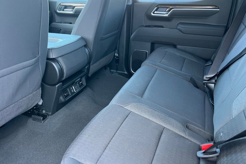 New 2026 GMC Sierra 1500 SLE image 9