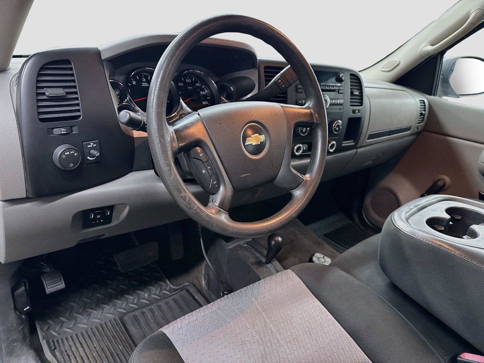 Used 2009 Chevrolet Silverado 2500 W/T AWD/4WD image 3