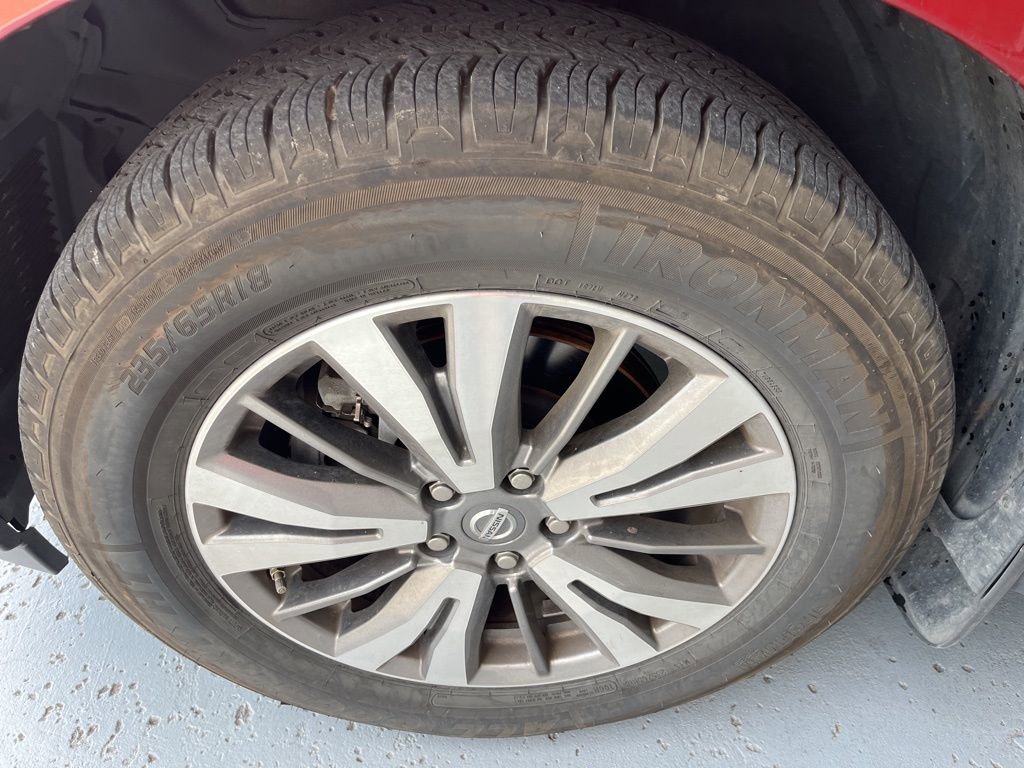 Used 2018 Nissan Pathfinder SV image 8